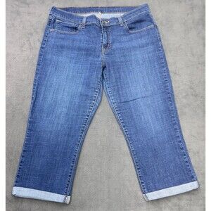 Levi’s Women's Mid Rise Capri Jeans Size‎ W32 (12/14) Medium Wash Denim Cropped